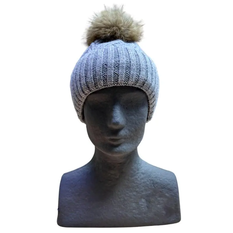 Шапка 14621 с помпоном серый от магазина Супер Спорт